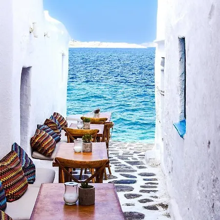 Exquisite Mykonos Cielo 2 Bedroom Private Pool And Outdoor Jacuzzi Panoramic Sea And Sunset View Gym Helipad Tennis Court , וילה Fanari (Mykonos)